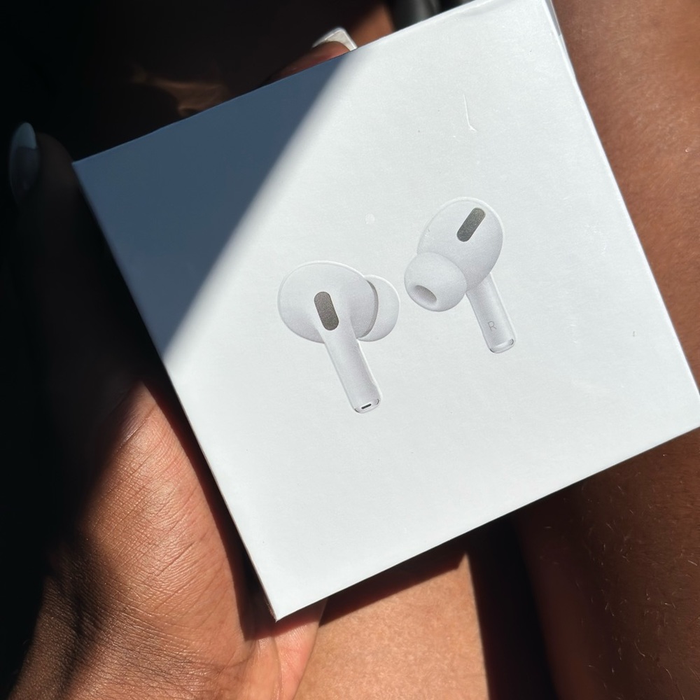 Apple AirPods Pro with Wireless Charging Case - White